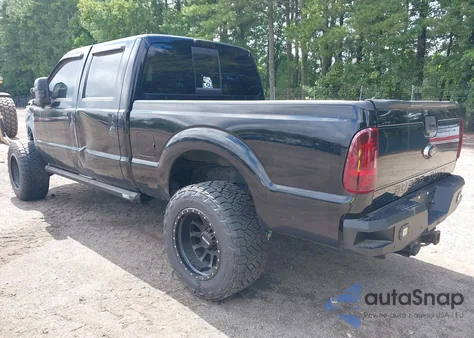 2016 Ford F250 Super Duty z USA, uszkodzony, nr VIN 1FT7W2BTXGEB02869